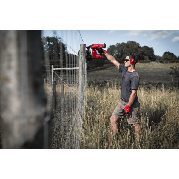 Grapadora de cerco Milwaukee M18 FFUS-302C - Imagen 6